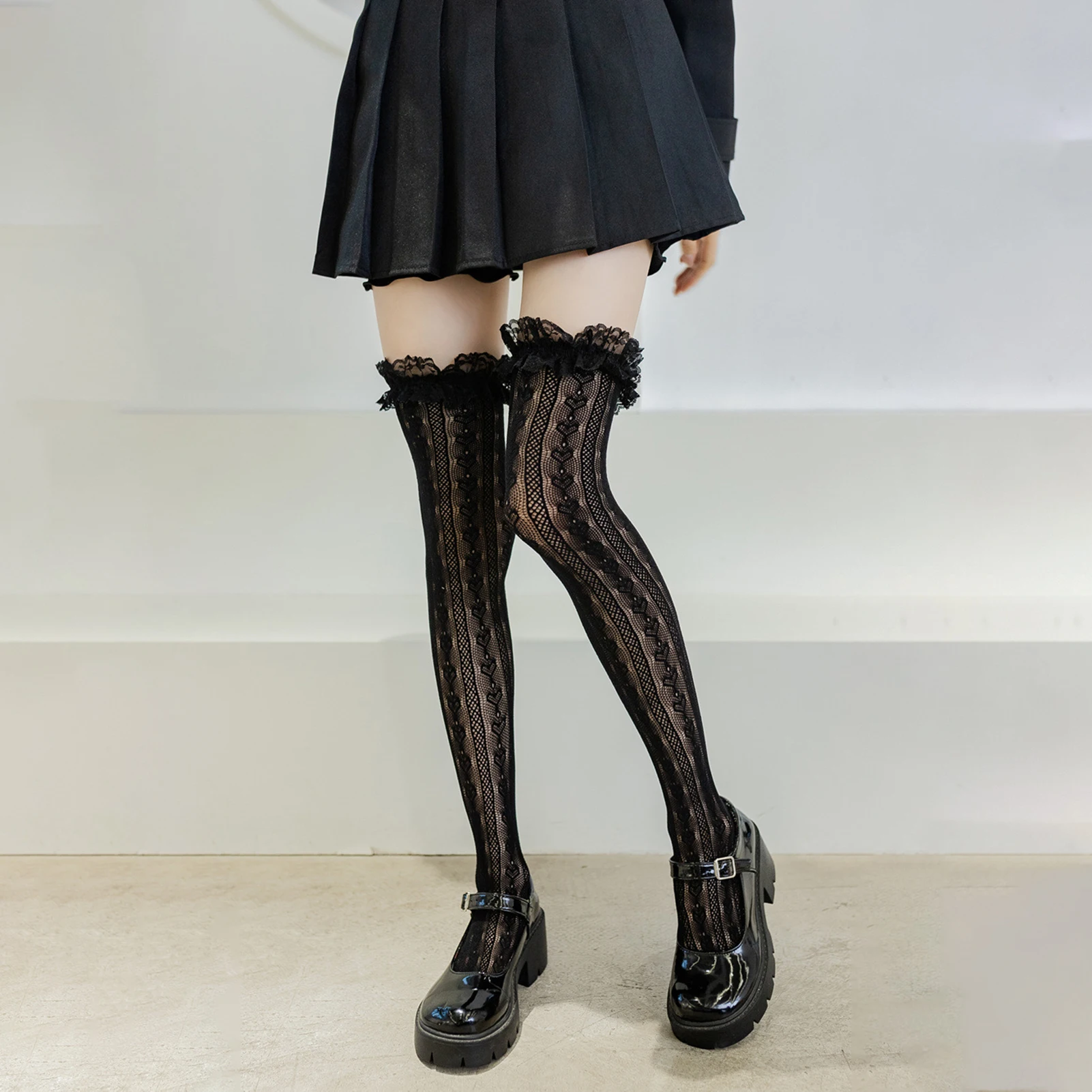 Calcetines de hasta la rodilla para mujer, medias con patrón de rayas, de encaje, Blanco/Negro, Kawaii, holgados