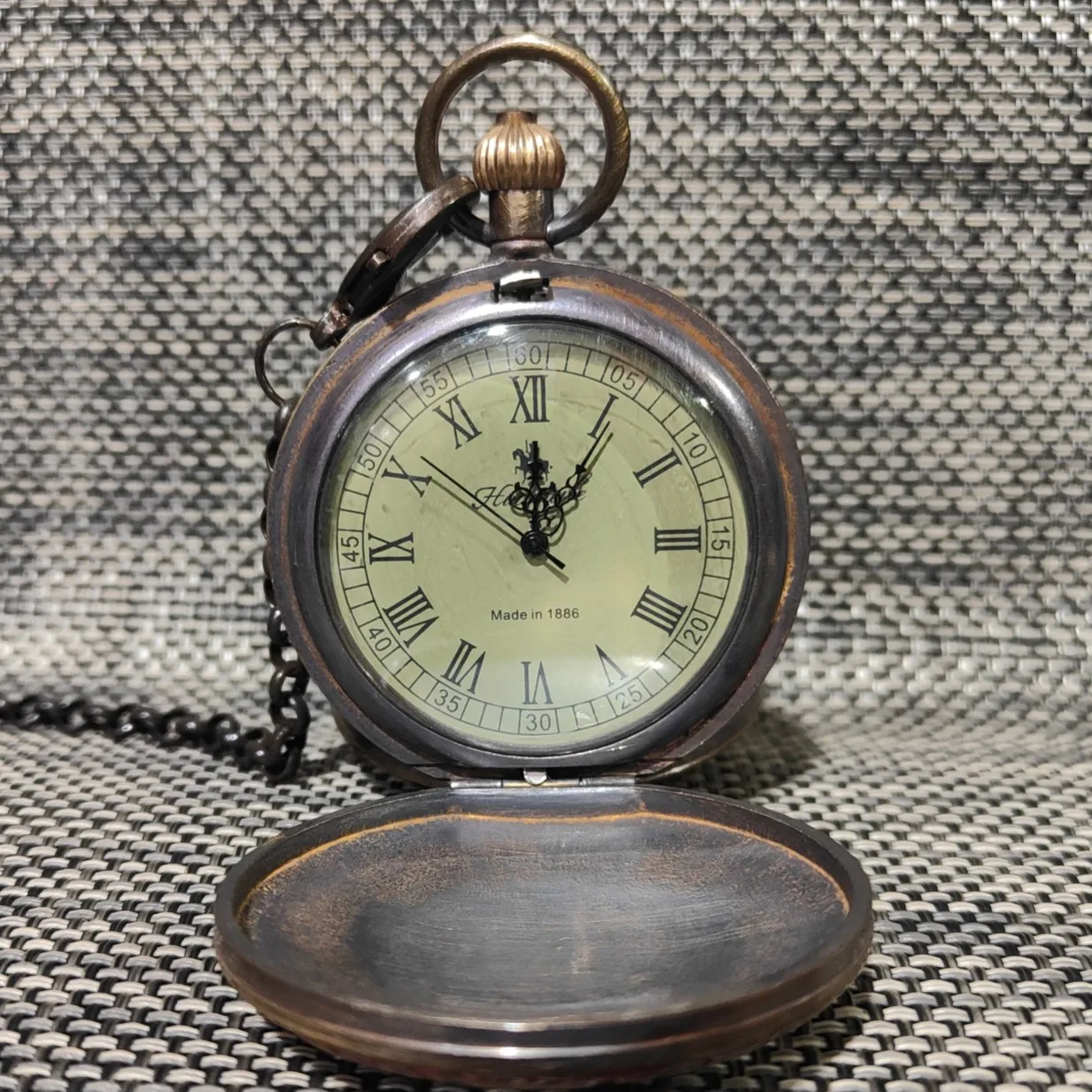 

Copper Mechanical Pocket Clock, Cloisonné Enamel, Landscape Scenery Surface, Good Working Condition, Diameter 5cm, 186 grams