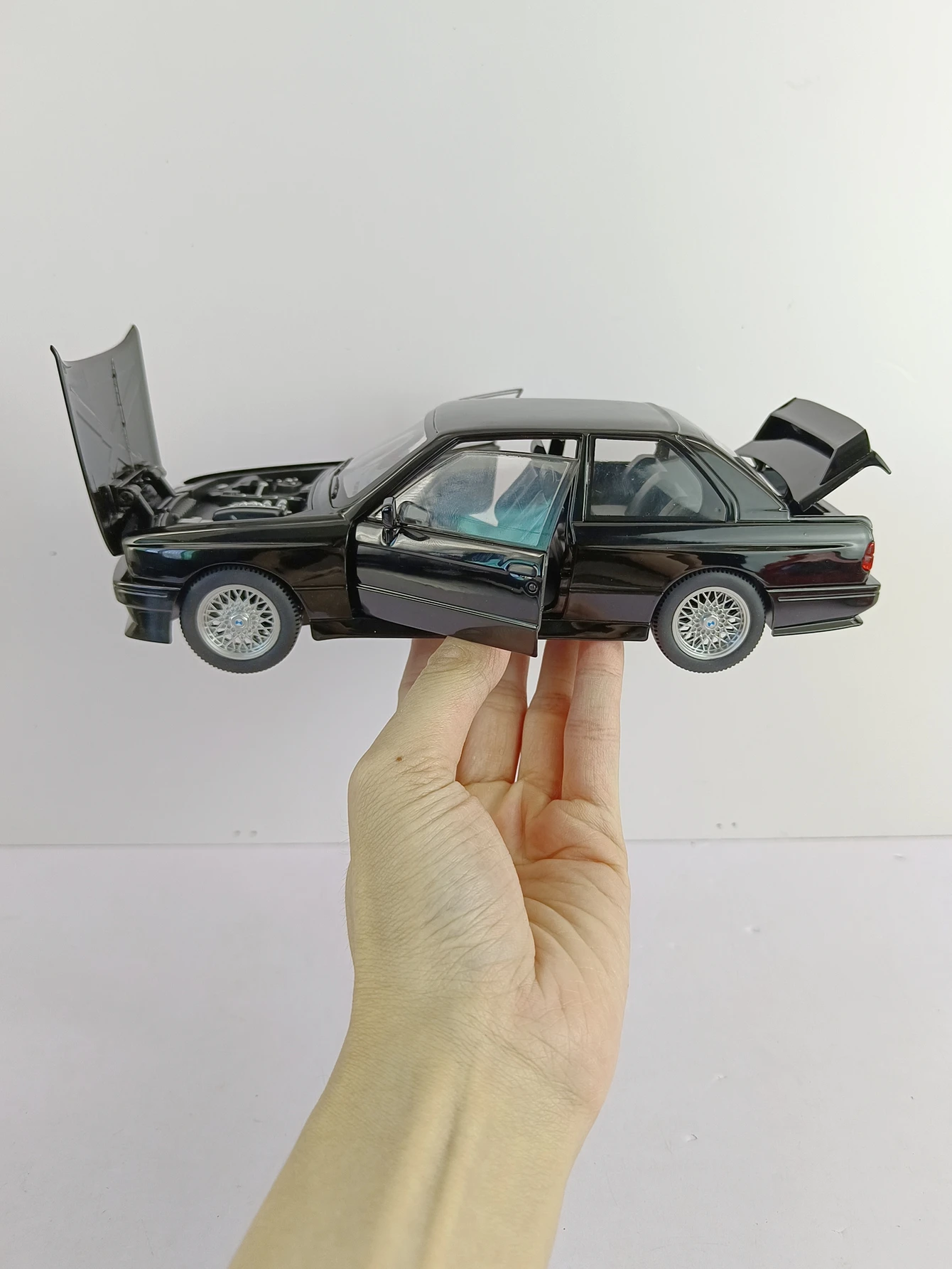 1:24 simulation BMW M3 alloy car model doors and the front hood and trunk door can be opened  Sound and light feedback car