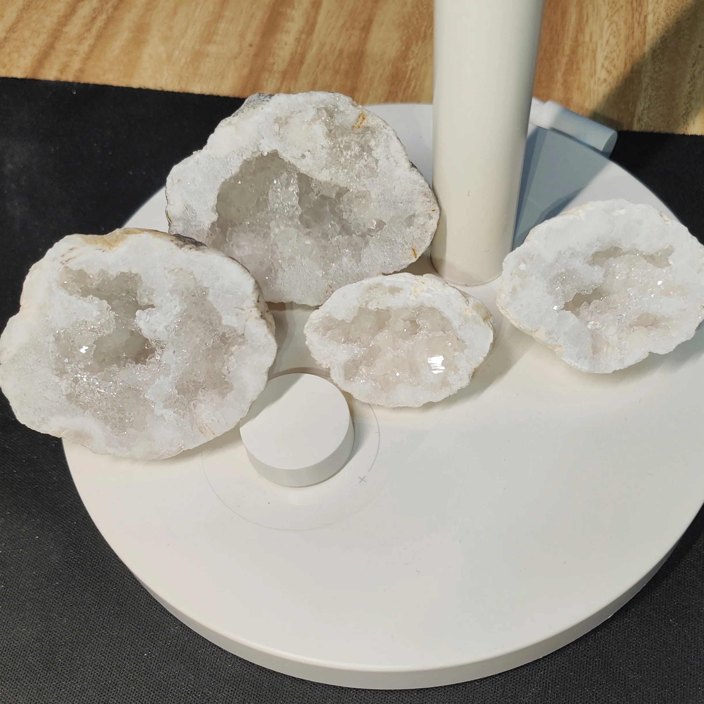 Natural Agate Geode& Crystal Cave Quartz Mineral& Specimen Home Decoration Gift &crystal Cave Cut (Styling Is Shipped Randomly)