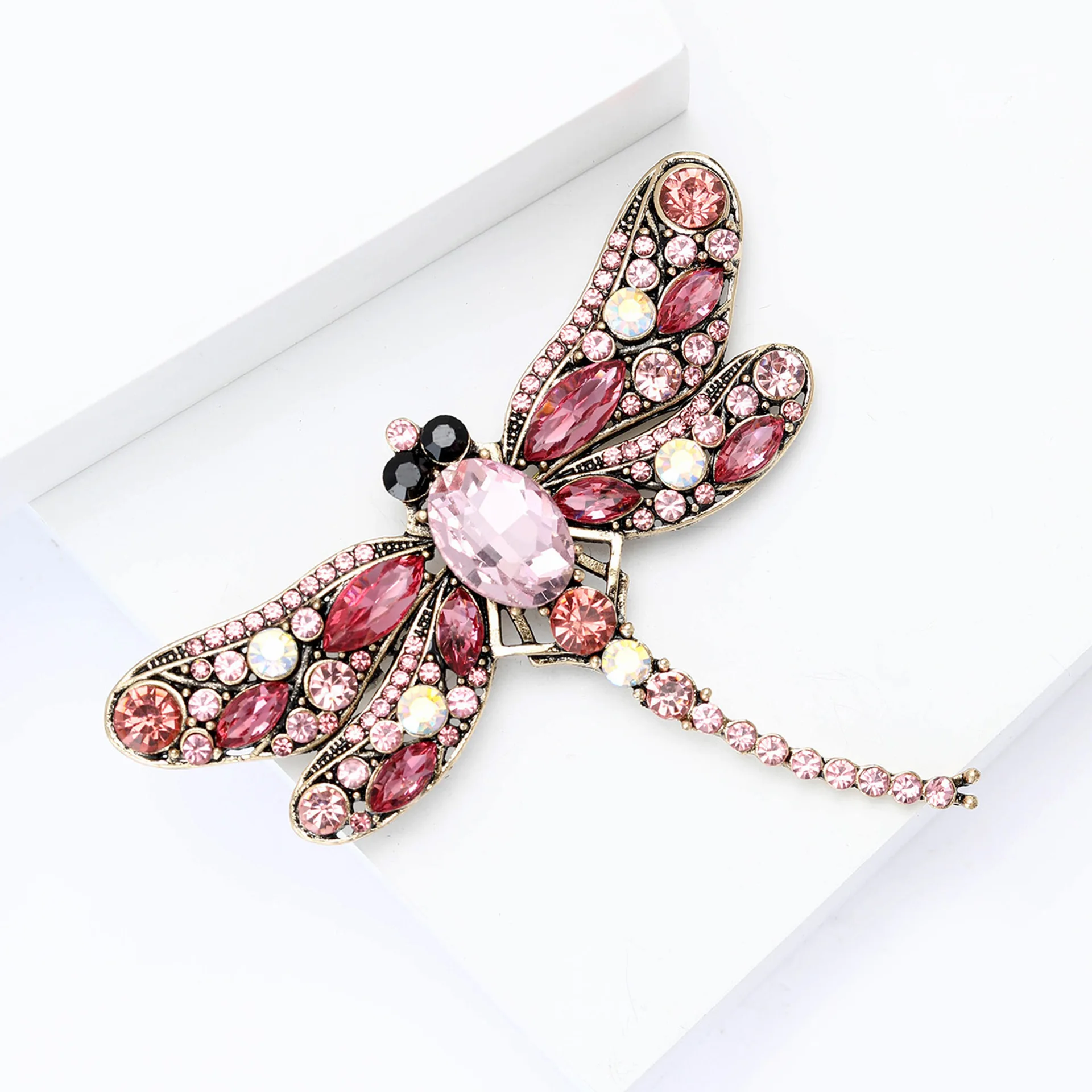 

Retro rhinestone dragonfly brooch, niche high-end women's clothing accessories, chest flower insect brooch