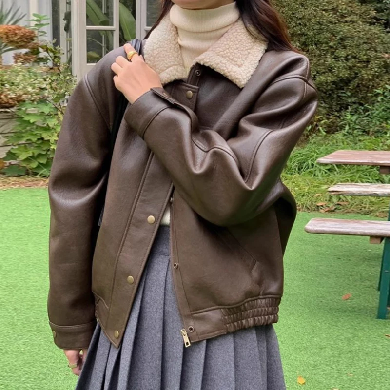 เสื้อโค้ทหนัง PU สไตล์เรโทรชิคสำหรับผู้หญิง แขนยาว ปกเสื้อแบบลาペル ทรงหลวม สไตล์นักขี่มอเตอร์ไซค์ อุ่นสบาย เหมาะสำหรับใส่เป็นเสื้อนอกในฤดูใบไม้ร่วงและฤดูหนาว
