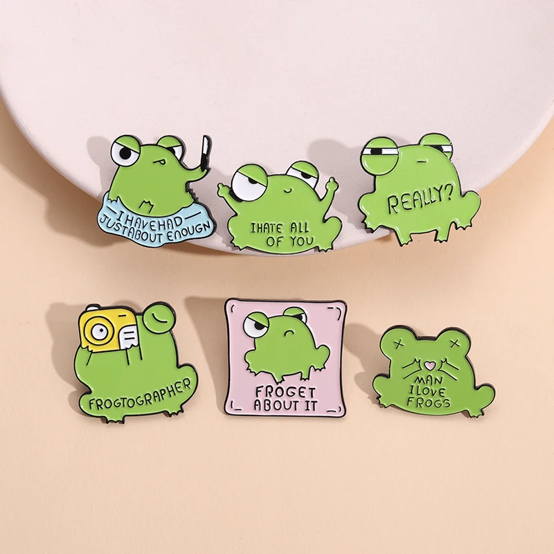 رجل أحب الضفادع المينا دبابيس مخصصة Frogtographer Pun دبابيس قميص طوق التلبيب شارات الضفدع مجوهرات هدية للأطفال الأصدقاء