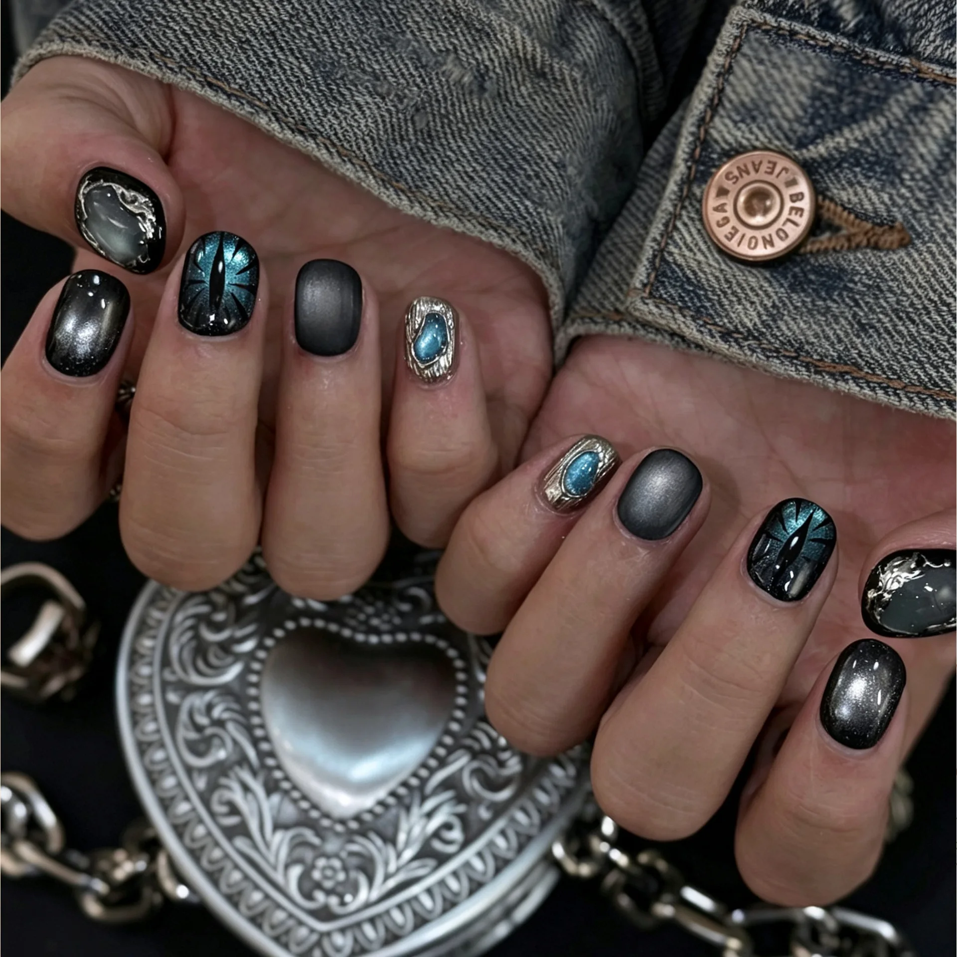 24Pcs Gilded Silver Starburst Spiral Press on False Nails Hottie Square Head Fake Reusable Nail Smudge Star Short Finished Nails