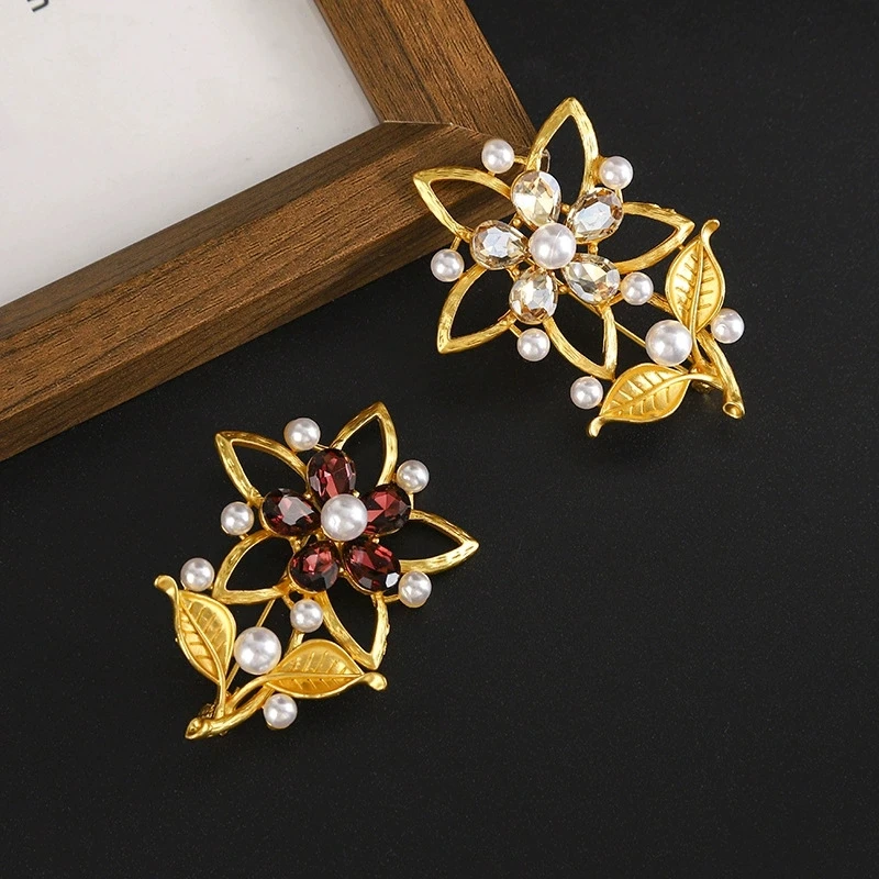 Retro brooch, luxurious anti light alloy versatile clothing accessory buckle, cross-border wholesale chest flower