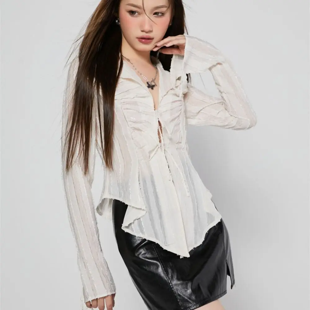 Camicia con protezione solare in chiffon con scollo a V scavato Camicia beige ampia con lacci Camicia da donna a maniche lunghe con volant irregolare Quotidiano