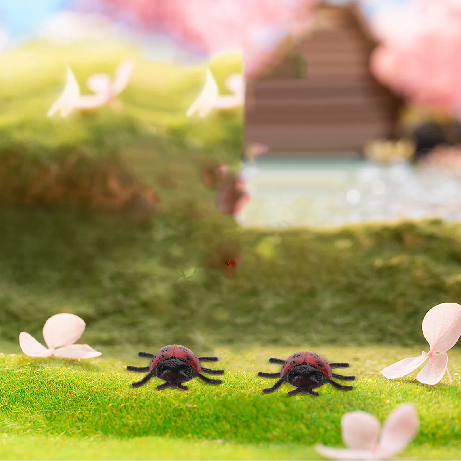 

30Pcs Static Simulation Ladybug Decorations Realistic Lifelike Halloween Prank Props Artificial Scary Props for Trick Or Treat