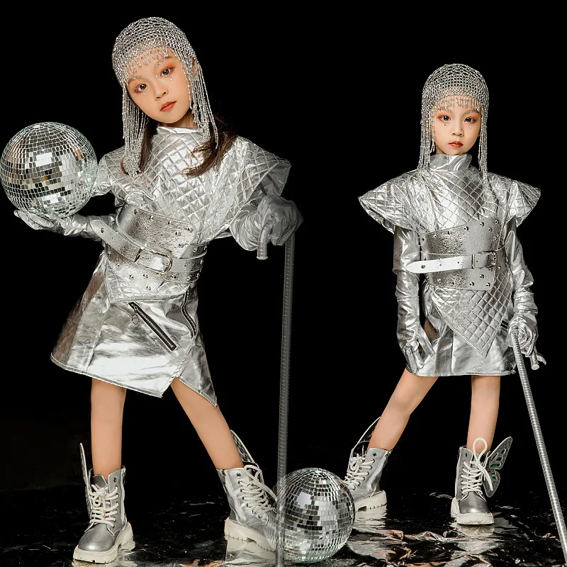 

Silver Children's Catwalk Future Technology Wind Model Card Performance Clothing Meta Universe Creative Theme Clothing Stage