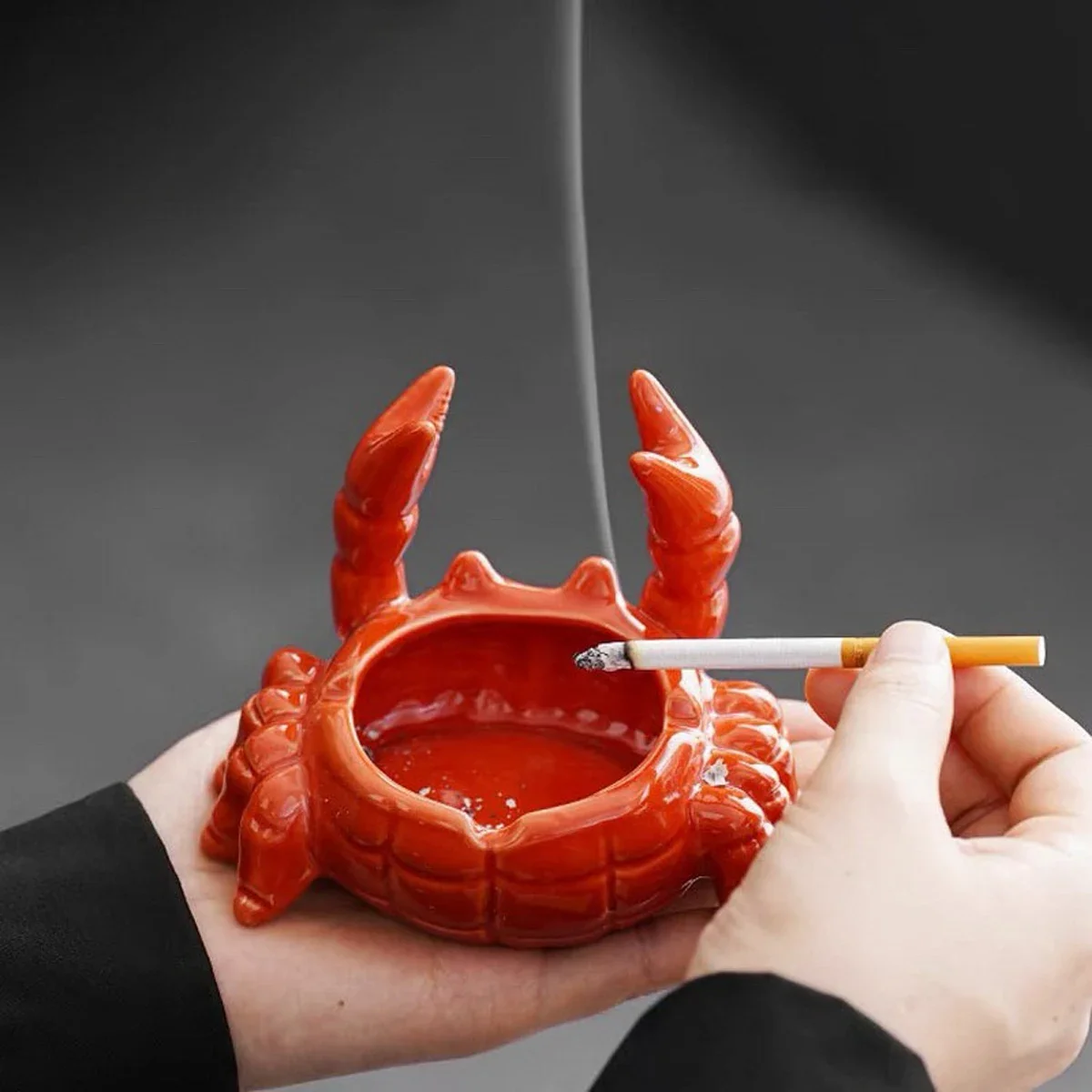 

1pc Crab Ashtray - Red Ceramic Cigarette Tray with Realistic Claw Design, Non-Electric Desktop Decor, Suitable for Home, Office