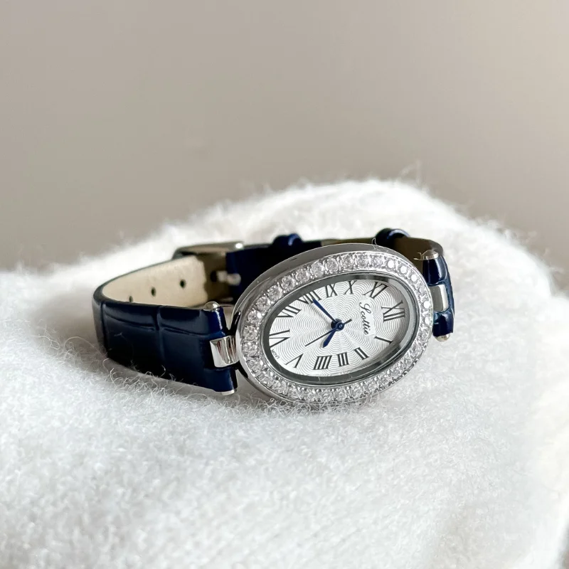 Quartz Watch for Woman Vintage Round Watch Series with a Diameter of 24mm Thickness of 7.5mm Waterproof to 30 Meters