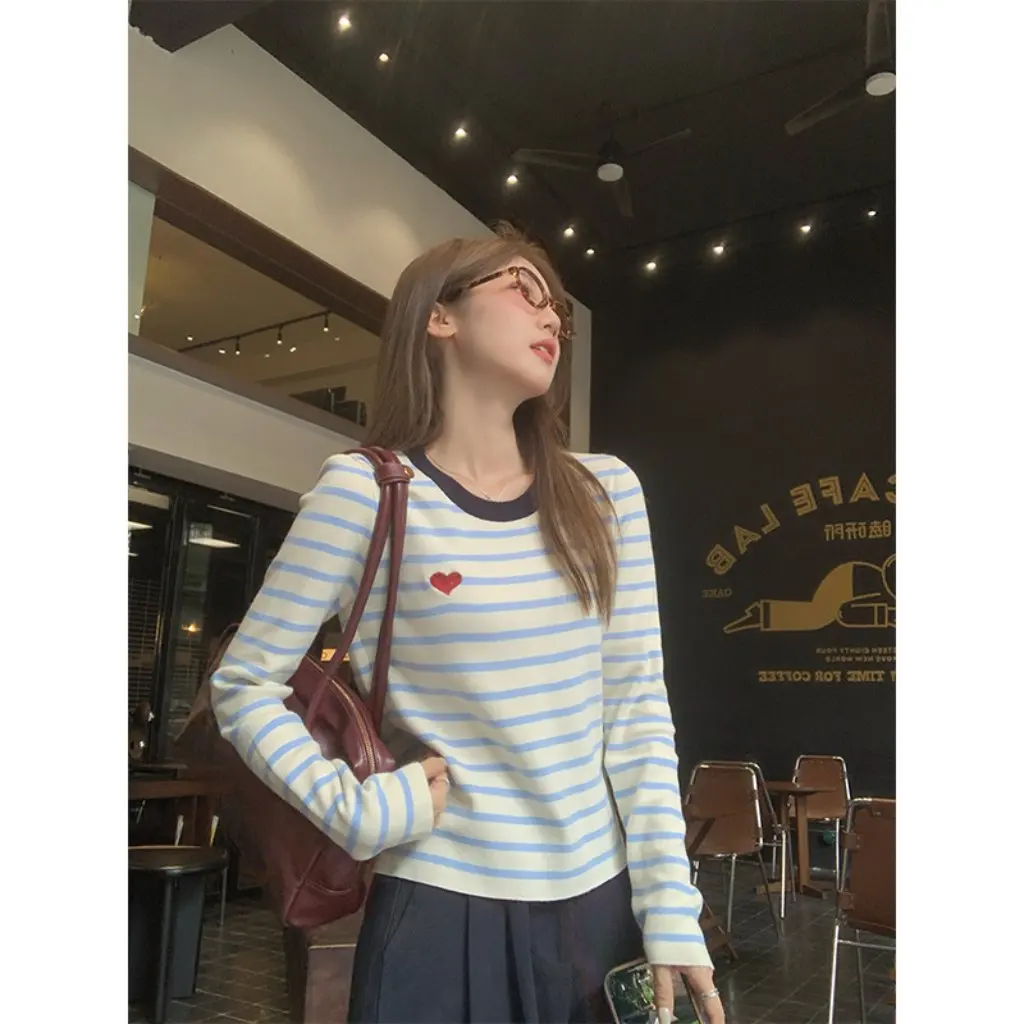 

Women's Slim Fit Long-Sleeved T-Shirt Retro Blue Stripes round Neck Contrasting Color American Style for Autumn Winter