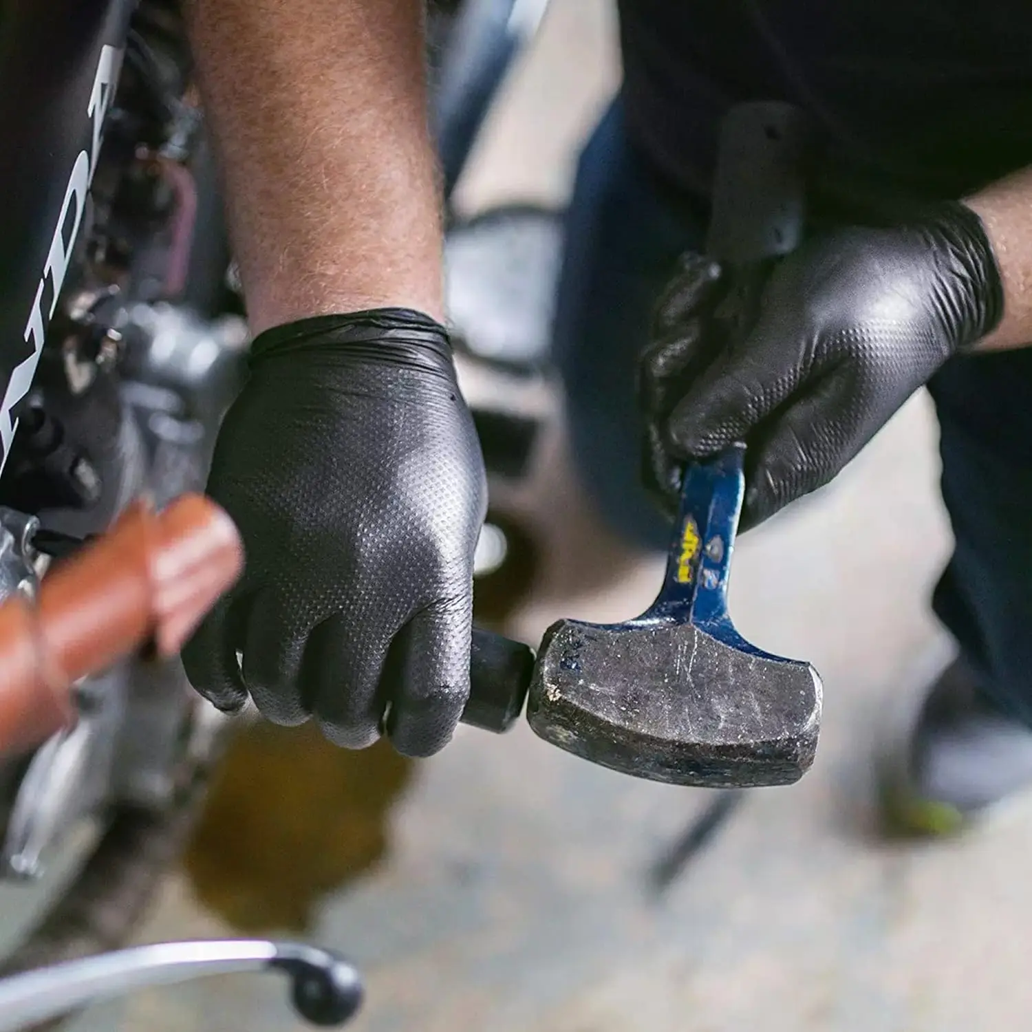 ヘビーデューティニトリル手袋 8Mil 極厚メカニック家庭菜園使い捨て手袋テクスチャードグリップ滑り止め安全作業手袋