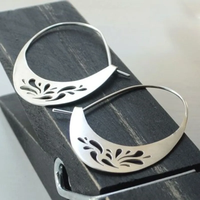 Vintage Hand Carved Hollow Geometry Hoops Women's Earrings Silvery Color Metal Daily Wear Party Jewelry Anniversary Gift