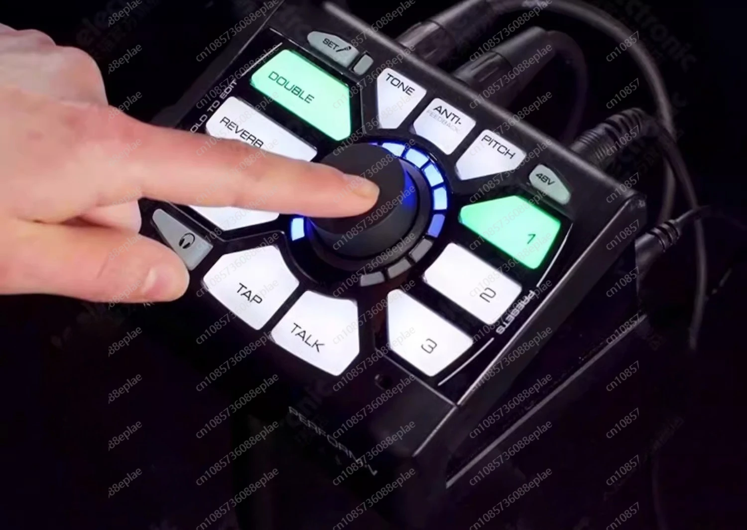 

PERFORM-VG Процессор вокальных и акустических гитарных эффектов с креплением на микрофонную стойку для студийной качественной реверберации