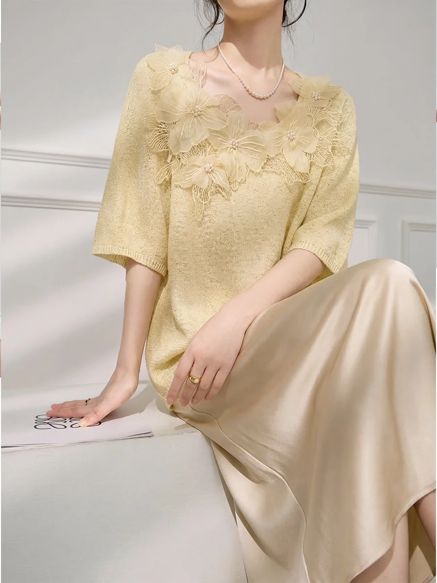 

Early Spring New Style Plum Jan Knitted Yellow Short Sleeve T-Shirt with 3D Floral Design Unique Small-Batch Fashion Sense