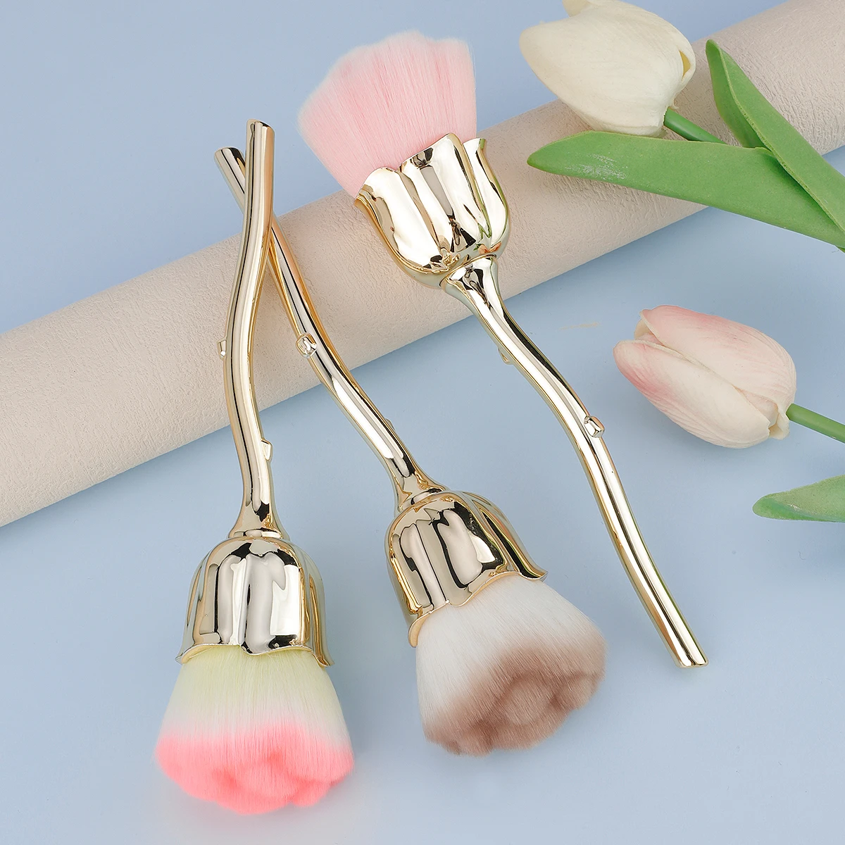 فرشاة بودرة سائبة باللون الوردي، شعر ناعم واحد مطلي بمقبض مطلي، فرشاة مكياج على شكل زهرة، فرشاة غبار الأظافر، فرشاة أحمر الخدود على شكل زهرة