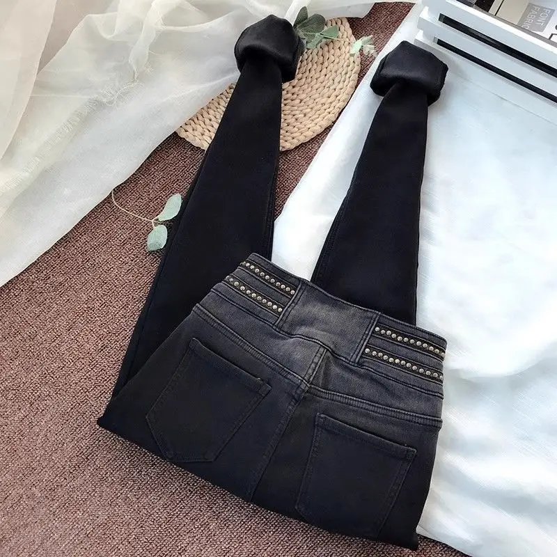 Design Sense Rivet Gradient High-waisted Button-up Thickened Fleece Jeans for Women's Winter New Fashionable Tight Skinny Pants