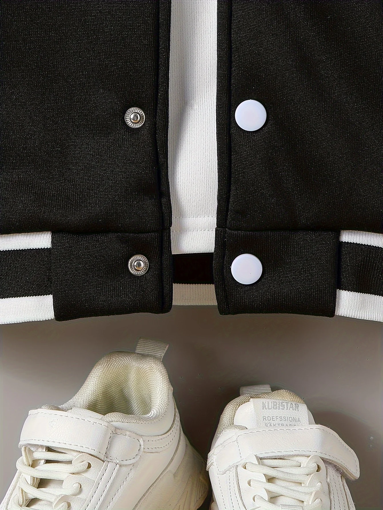 子供用野球ジャージ、感謝祭恐竜チーム、ポケット付き、ホリデーパーティー、背面プリント。 子供の贈り物