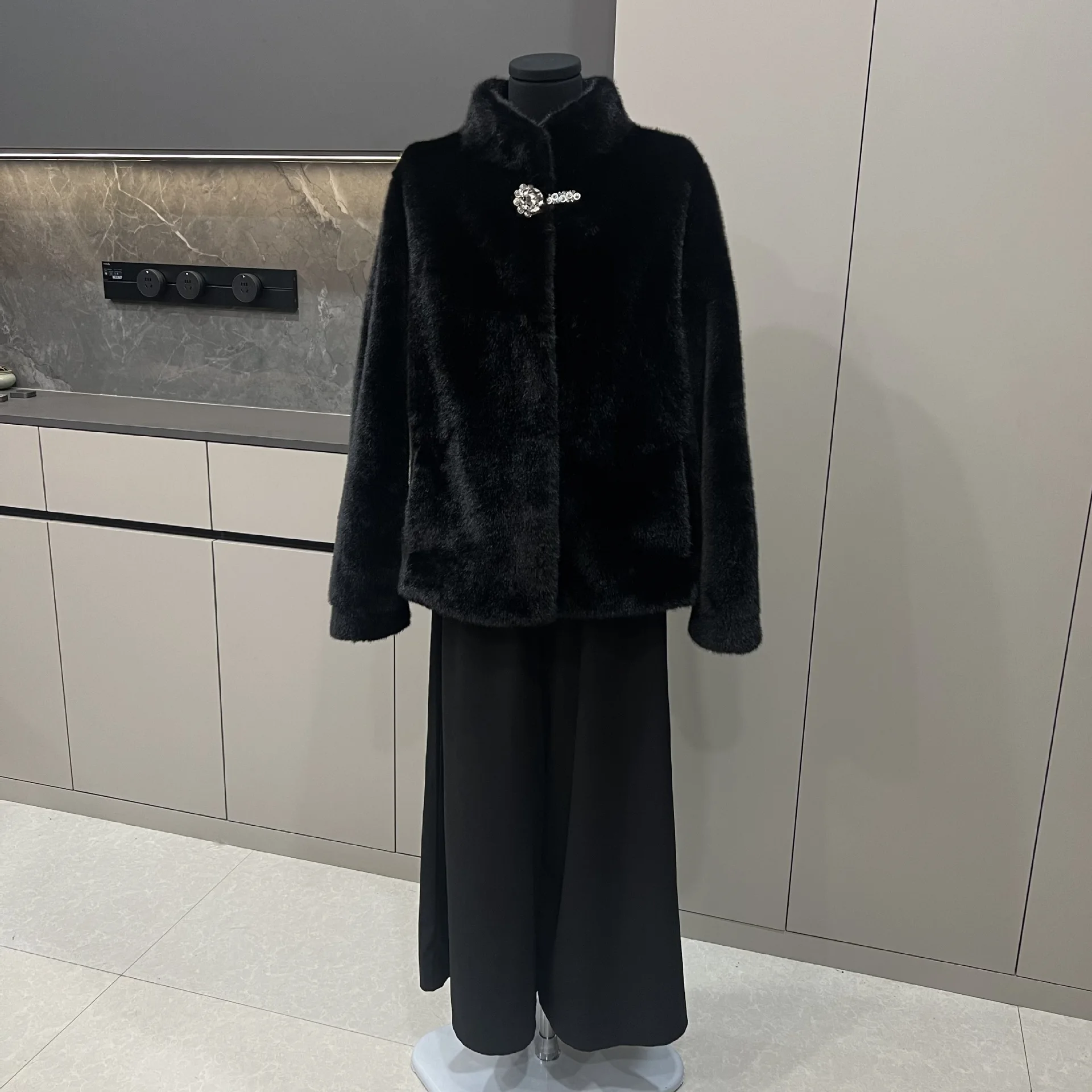 인조 밍크 퍼 코트 여성 재킷 숏 오버코트 긴 소매 스탠드 칼라 오픈 스티치 두꺼운 루즈핏 캐주얼 가을 겨울 2025