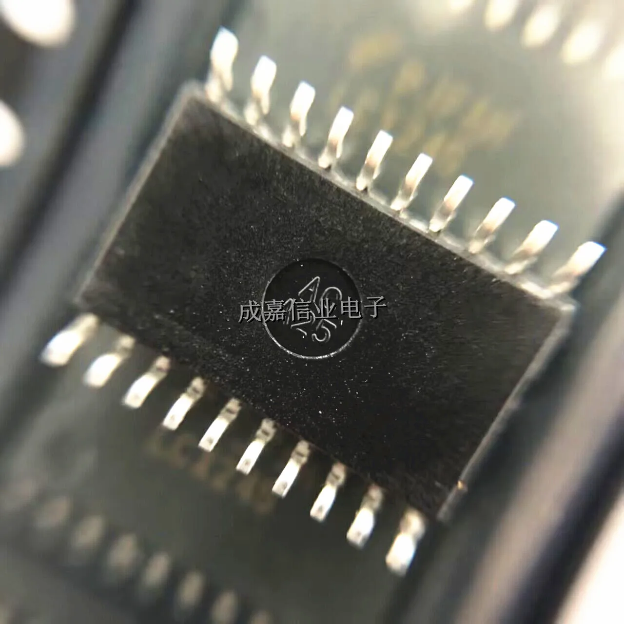 10pcs/Lot 74LCX245WMX SOP-20 MARKING;LCX245 Bus Transceivers Bidirectional Trans Operating Temperature:- 40 C-+ 85 C