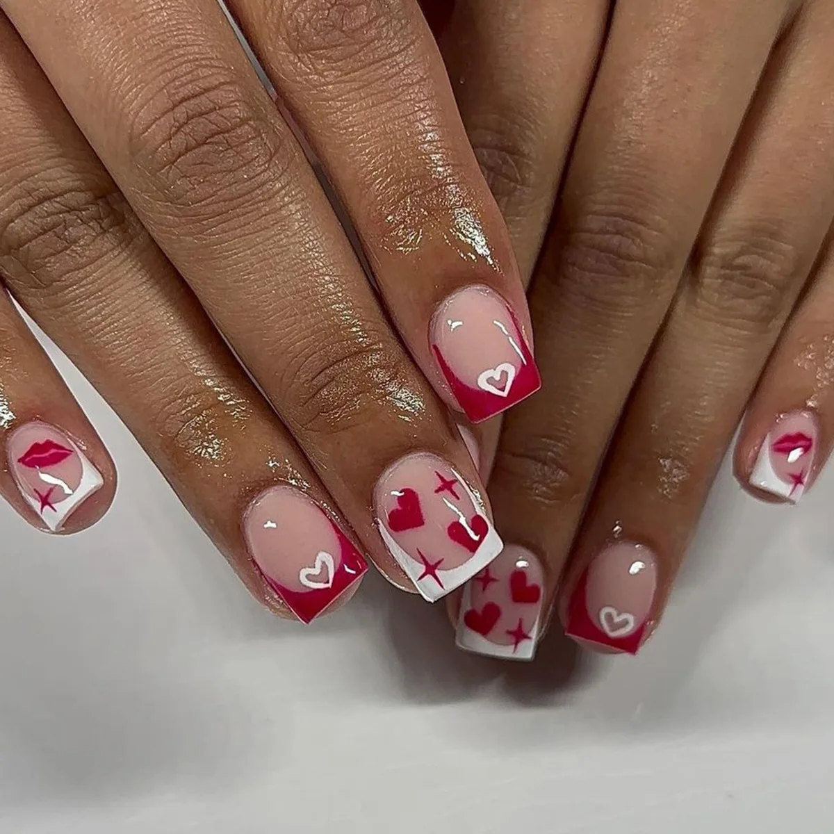 Short Square Pink Fake Nails White French Style Press on Nails Red/White Heart Printed Women Valentine's Day Party False Nails