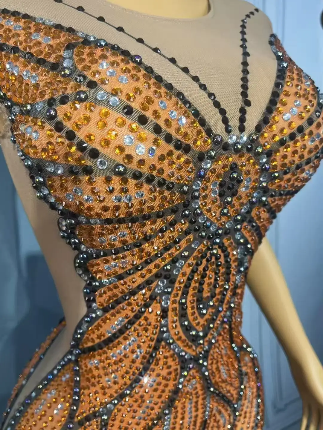 Seksowna moda wzór motyla zaprojektowana lśniąca siateczkowa sukienka z dżetów urodziny wieczorowa suknia wieczorowa pokaż sesję zdjęciową kostium sceniczny