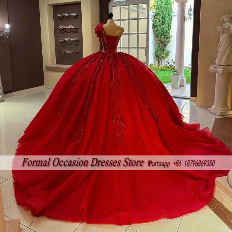 Eleganckie czerwone sukienki Quinceanera z kokardą, na jedno ramię, suknie balowe, słodkie sukienki na 16 urodziny, vestidos de 15 quinceañera szyte na miarę