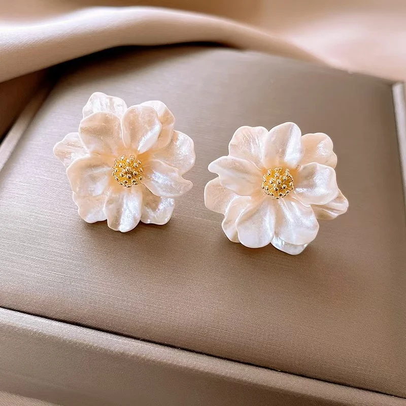 White Flower Stud Earrings for Women Folded Acrylic Side Charming Sweet Floral Girls Earrings Japanese Style Ear Jewelry 2024