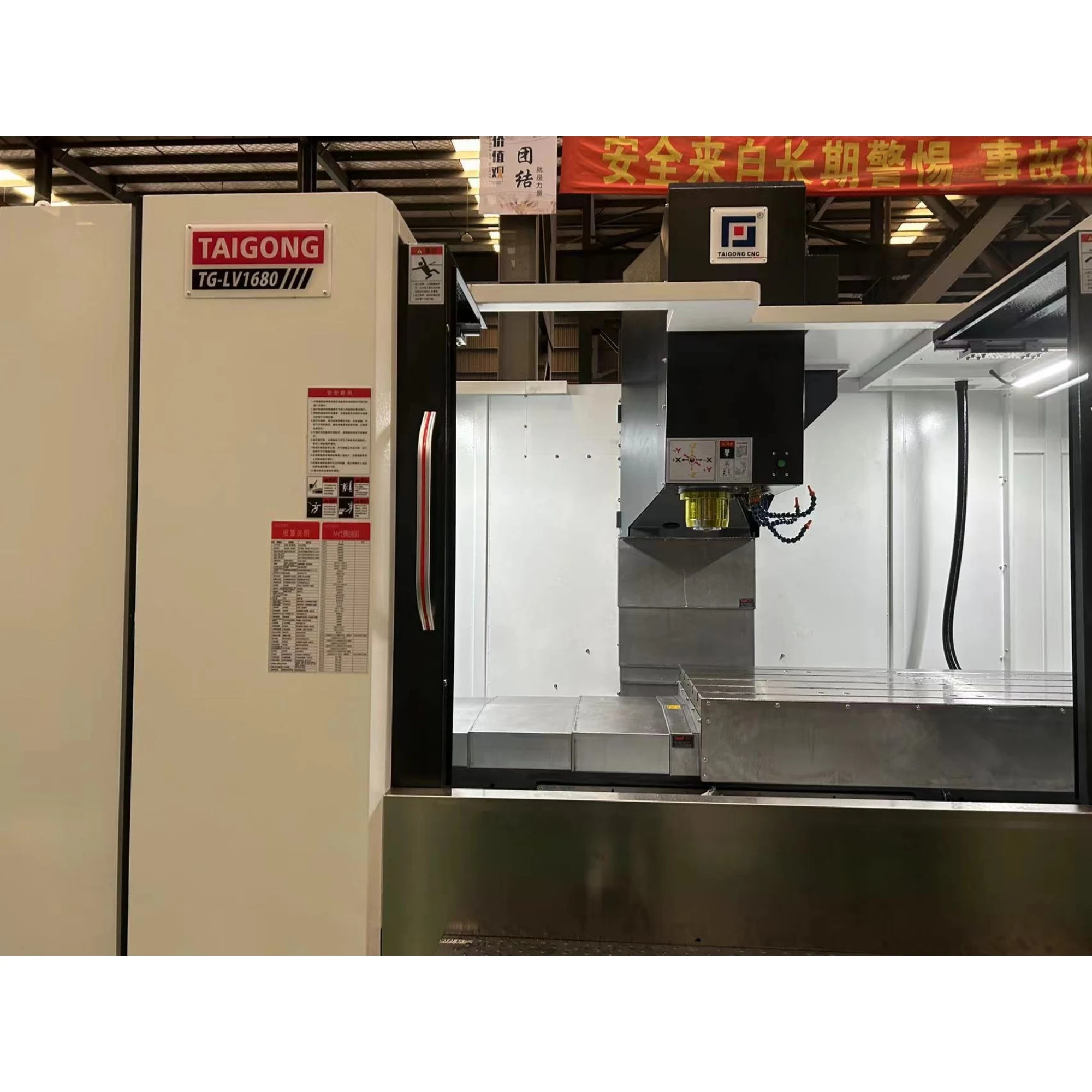 E mical design automatic BT40 GSK control system 3-axis vertical numerical control machining center synchronous