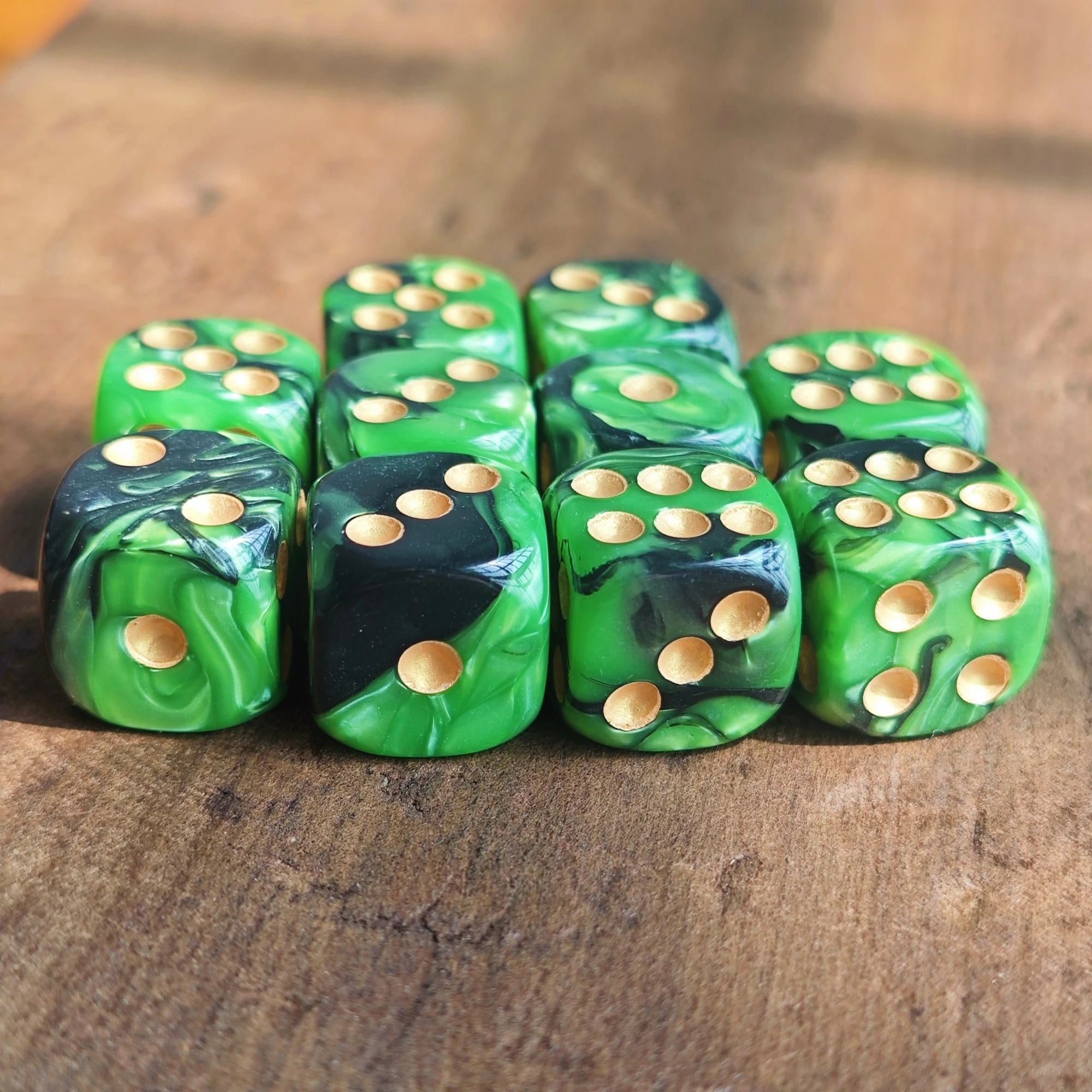 16MM 녹색 및 검정색 포인트 D6 주사위 세트 워해머 40K 던전 앤 드래곤 보드 게임