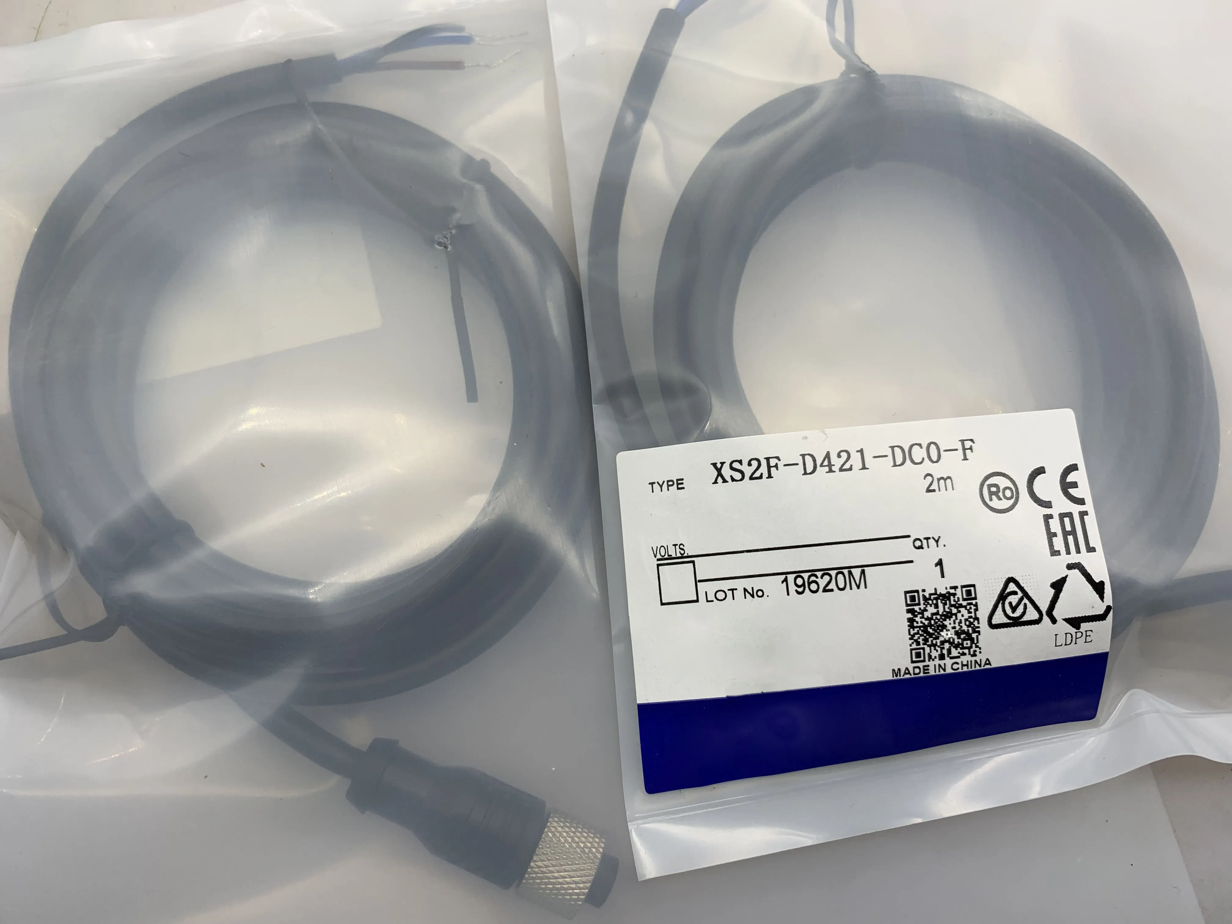 New Proximity Switch Sensor in Stock XS2F-D421-DC0-A XS2F-D422-DC0-A/GC0-F/D421-GC0-F High Quality Seller