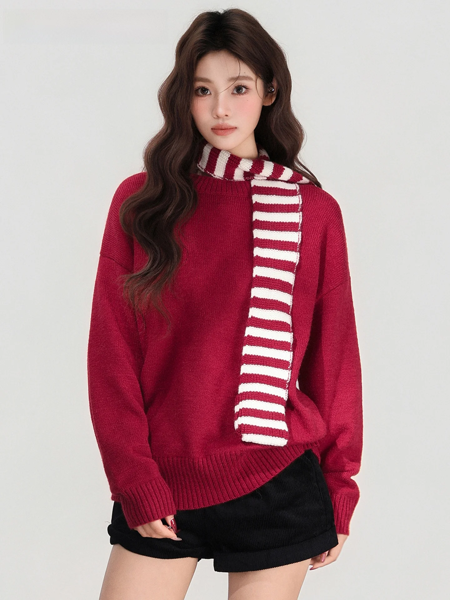 

La Chapelle round Ne Long Sve Knitted Sweater Striped Scarf Women's New Year's Faionable Red Sweater Casual Loose Fit