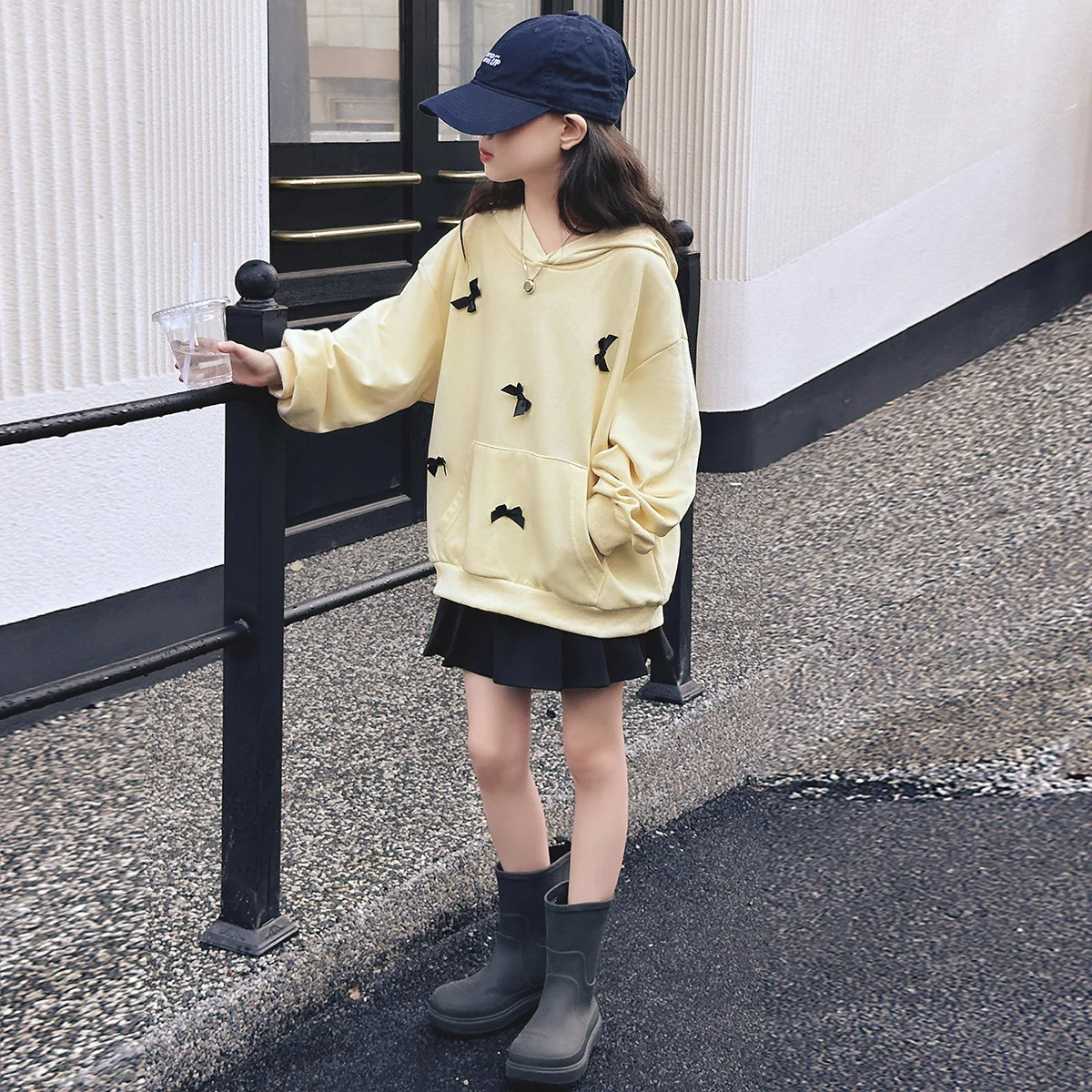 Girls Hoodie 2024 Autumn New Childrens Clothing Girls Baby Foreign Style Three-dimensional Bow Loose Hoodie Casual Simple Daily image 4