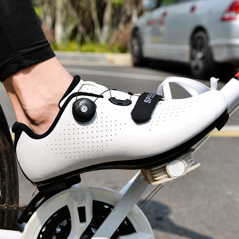 Highway cycling shoes for couples, sizes 36-47 with locks, breathable and comfortable, professional racing shoes