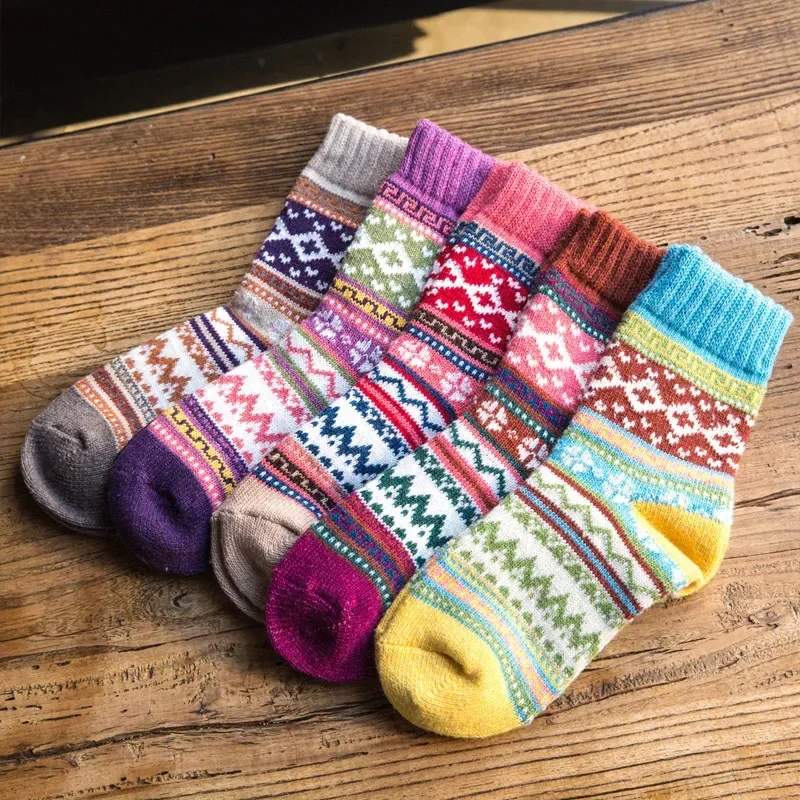 1Pairs/Lot Warm Wool Winter Socks Women Thick Cotton Socks Retro Colorful Snow Socks  Harajuku New Year 2024 Christmas Gift