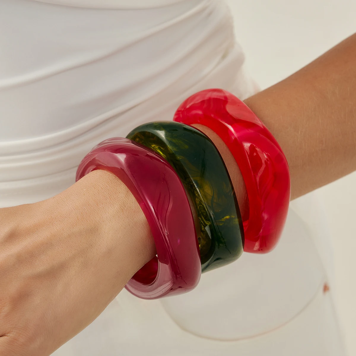 SHIXIN Vintage Red Green Resin Irregular Wide Bracelet for Women Elegant Simple Geometric Thick Acrylic Bangle Party Jewelry New