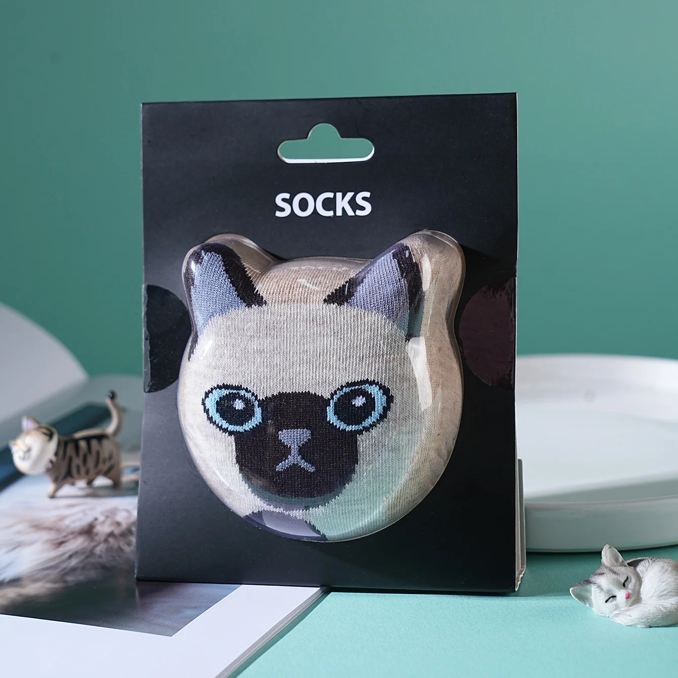 1 pair of unisex mid-calf socks with a novel and interesting animal cat design, gift box socks, creative socks, fashionable and trendy style, comfortable and breathable, suitable for parties, casual wear, Valentine's Day, Halloween, birthdays, Christmas, New Year, Thanksgiving, autumn and winter, all-season style, creative gift box