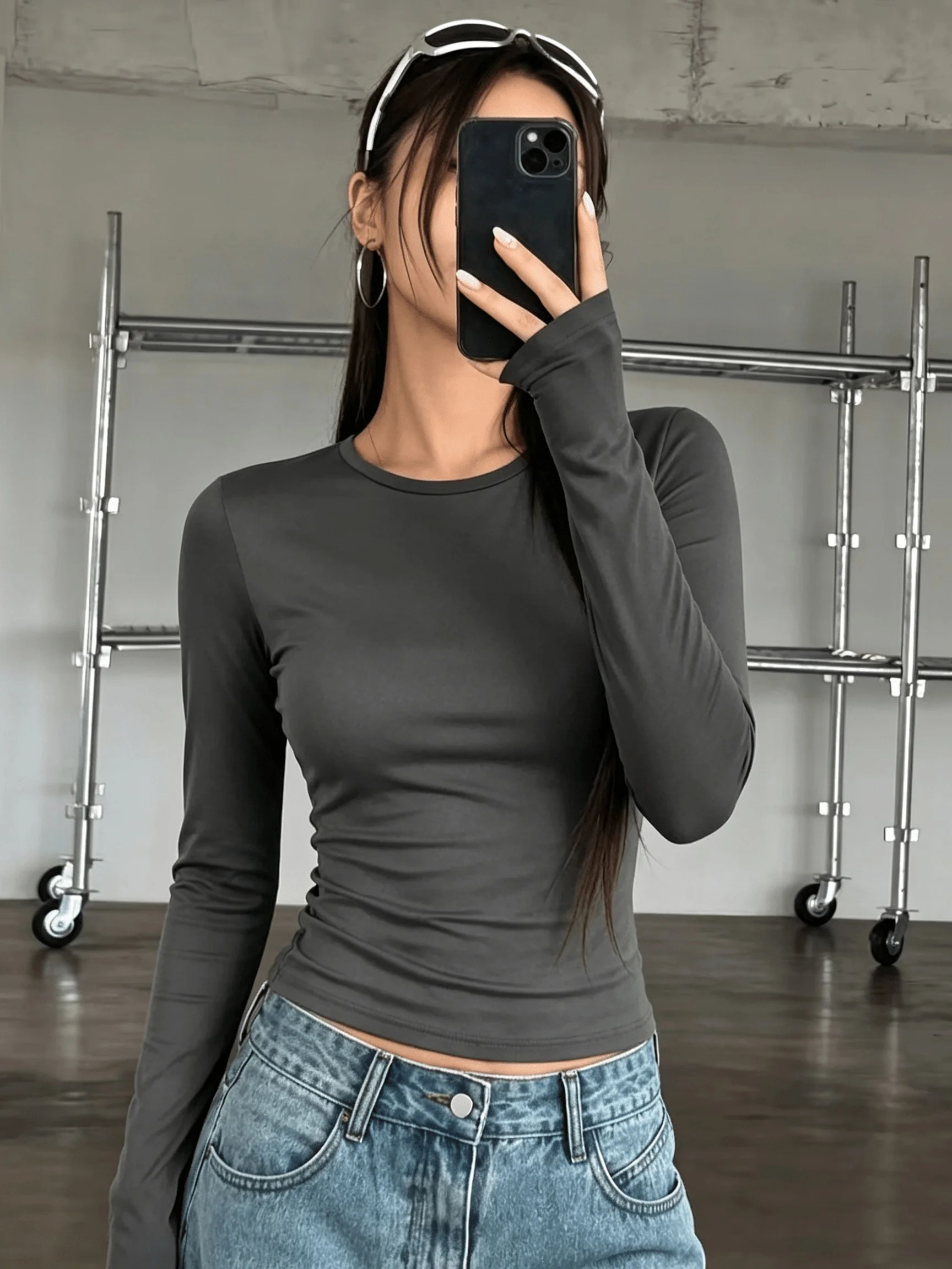 Damen-Langarm-T-Shirt, lässig, bequem, mit Rundhalsausschnitt, einfarbig, tailliert, ideal für den täglichen Gebrauch im Herbst und für den Weg zur Arbeit. – Detail 7