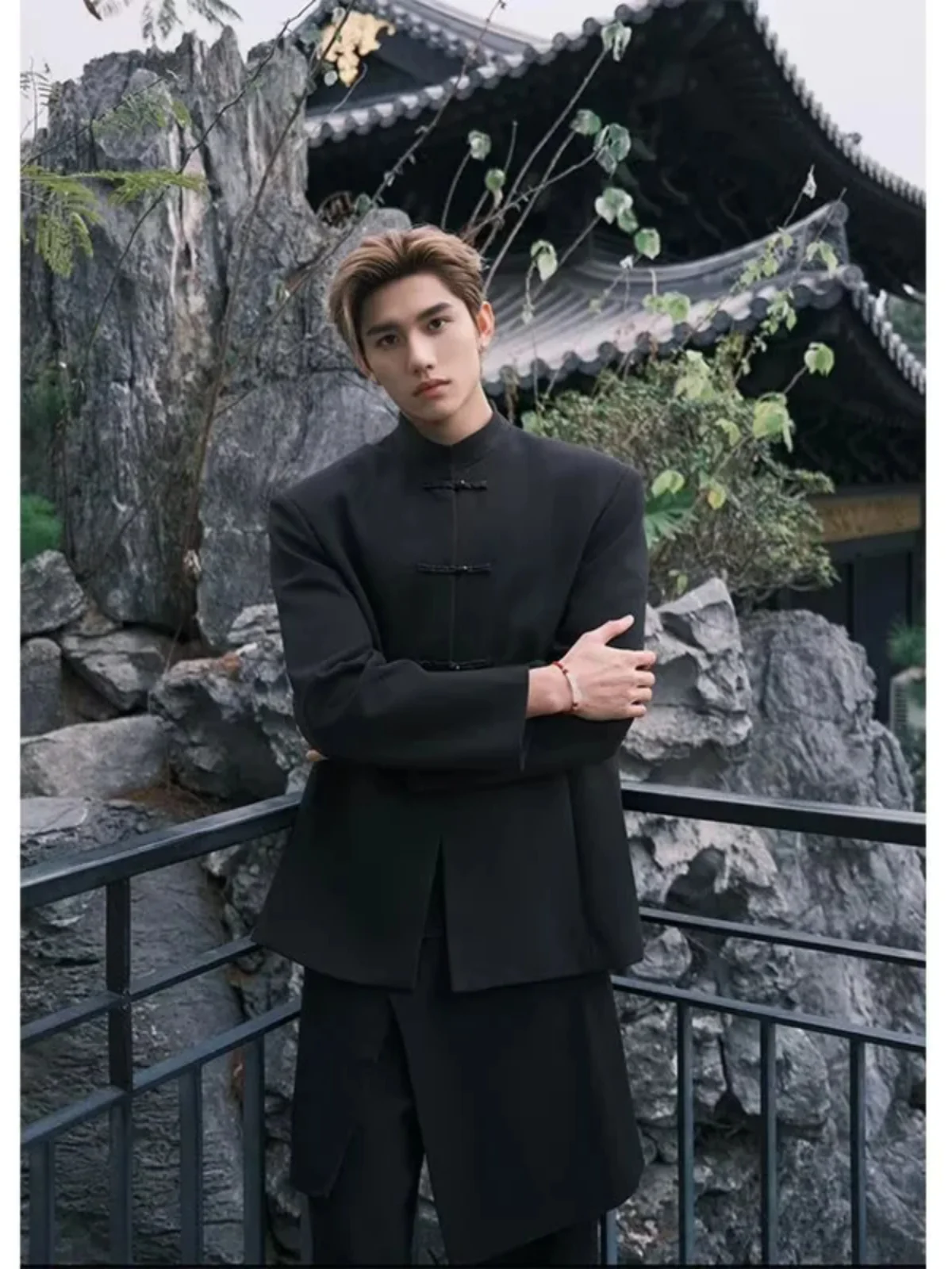 

New Chinese Sle Button down Stand Collar Men's Suit Jaet oulder Padded Faion Casual Western Sle Summer Coat
