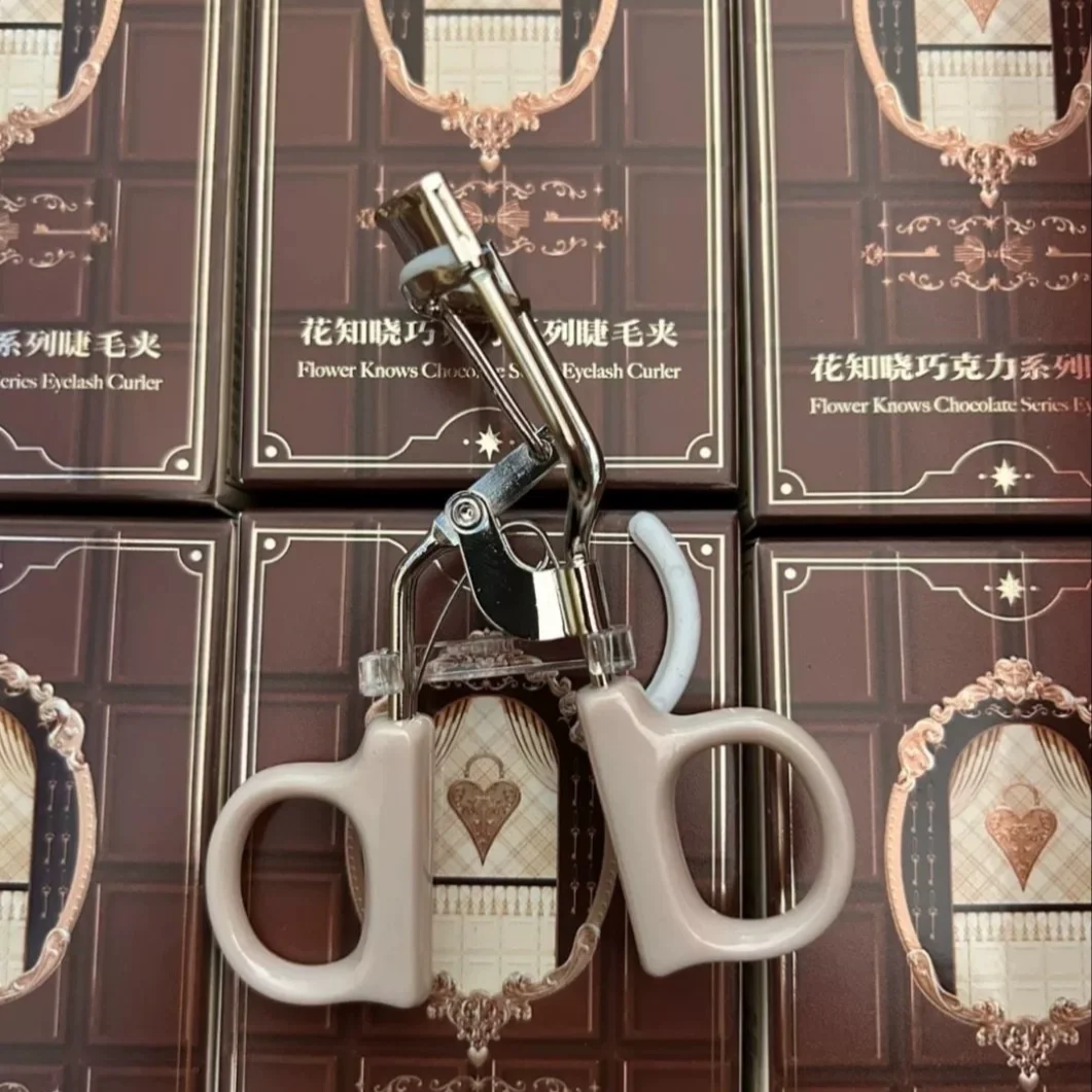 Flower Knows Chocolate Wonder Shop Series Eyelash Curler NEW IN BOX