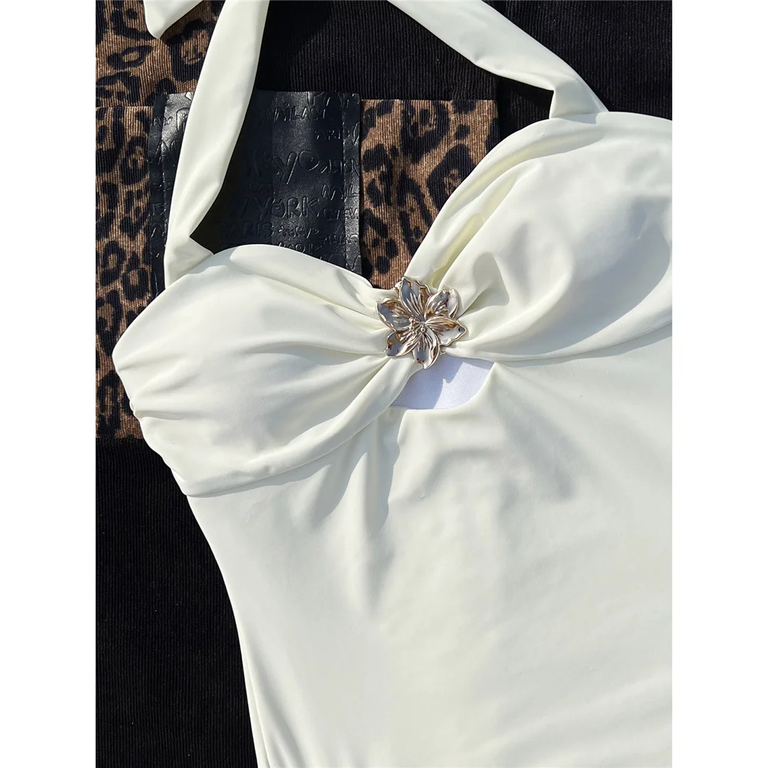 Vollständig Rückenfreier Weißer Metall-Blumen-Badeanzug für Damen, High-Cut, Rückenfreier Einteiler, Gepolsterter Badeanzug, Badebekleidung, Schwimmanzug V6401 – Detail 8