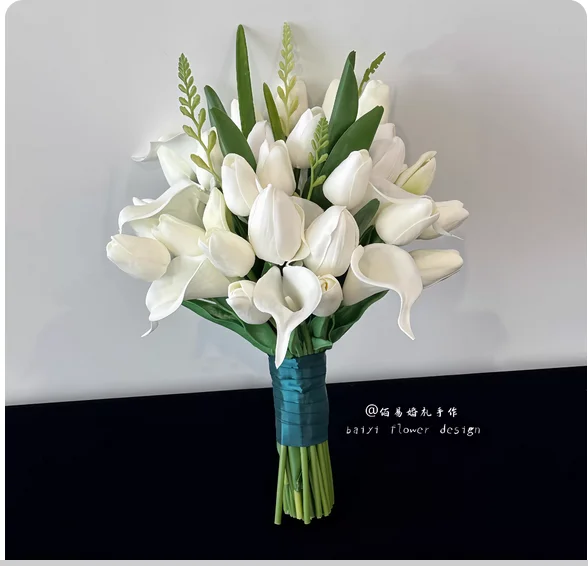 

Calla lily wedding bouquet Korean minority license with studio photography props girlfriends wedding gift.