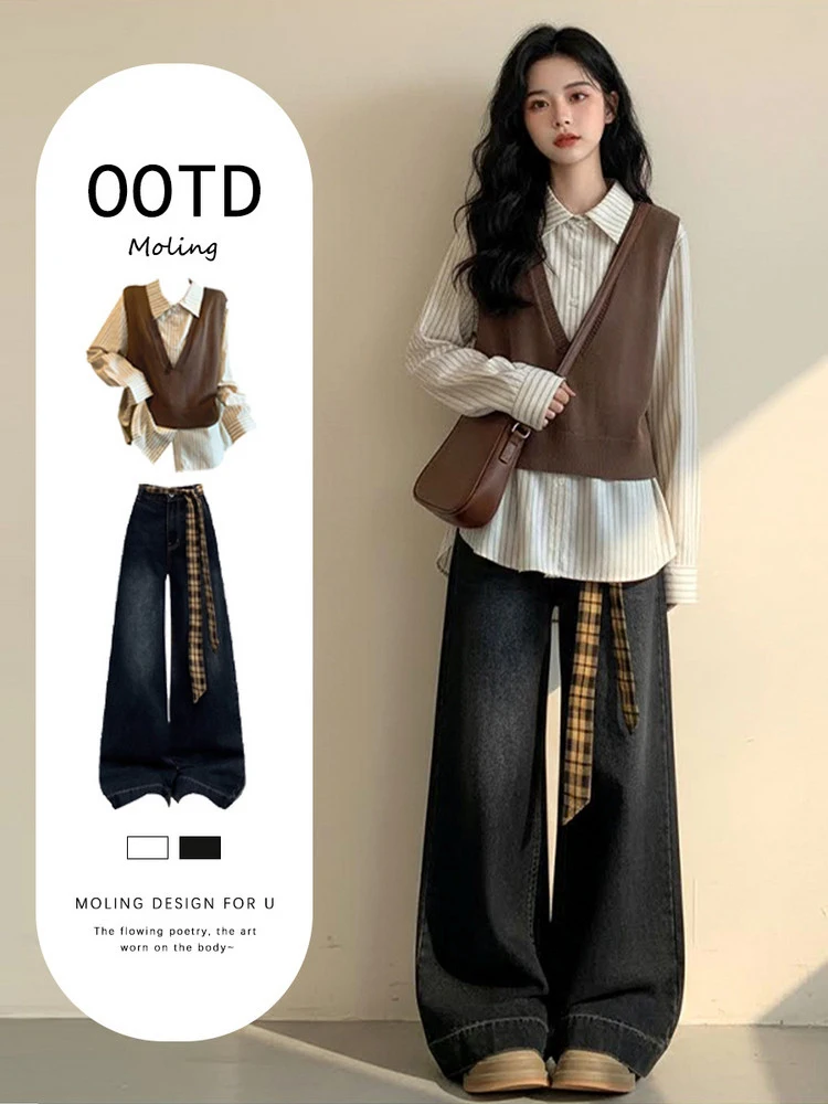 

Новинка 2026: Корейский модный комплект из трех предметов для города и колледжа: вязаный жилет, джинсы и футболка, женский, с высокой талией, облегающий крой