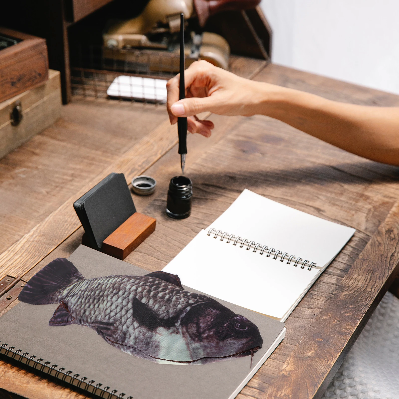 

Fish-shaped Pen Bag Zipper Pencil Pouch Pencils Portable Holder Stationery Multifunction Make up
