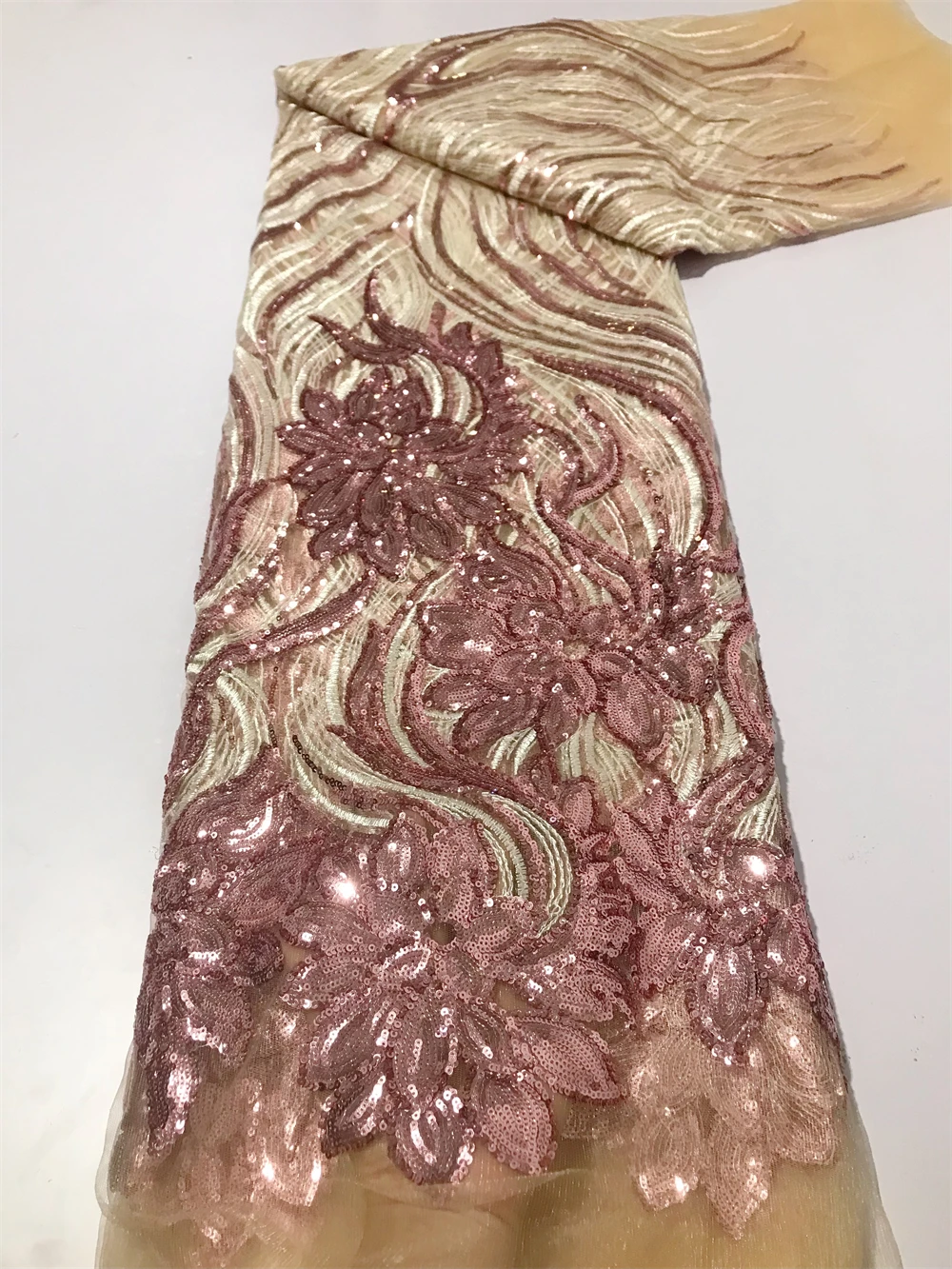 tissu-en-dentelle-africaine-blanche-de-haute-qualite-2026-dentelle-nigeriane-en-tulle-brodee-avec-des-paillettes-pour-robe-de-mariee