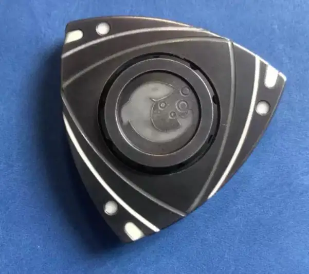

Second-hand product Nightlight Flying Fish Generation fingertip gyroscope