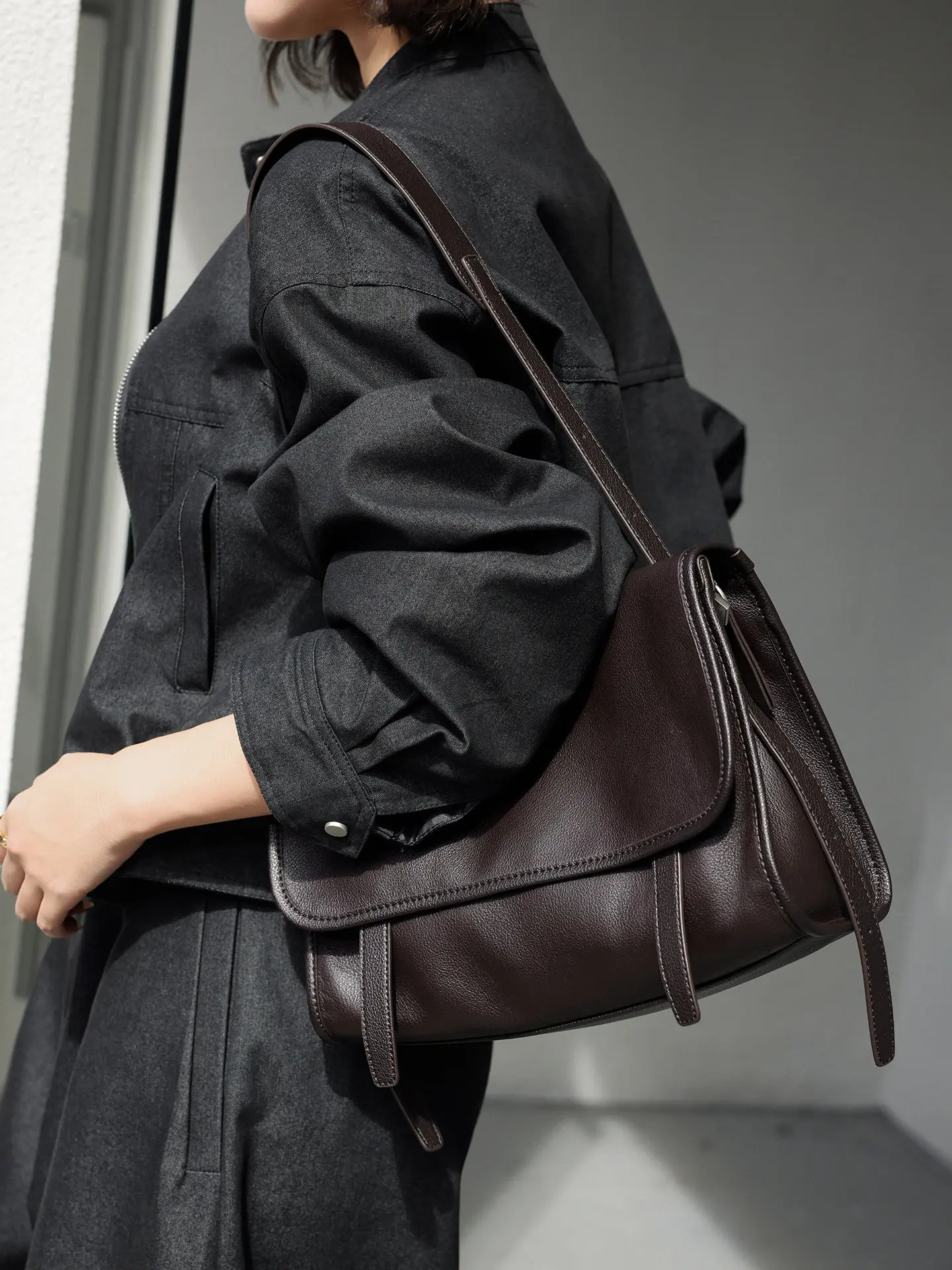 

Сумка-мессенджер из натуральной кожи (первый слой) 2026: Новая модель, художественный ретро-стиль, вместительная сумка для поездок на работу, мягкая кожаная сумка через плечо, большая сумка-кроссбоди