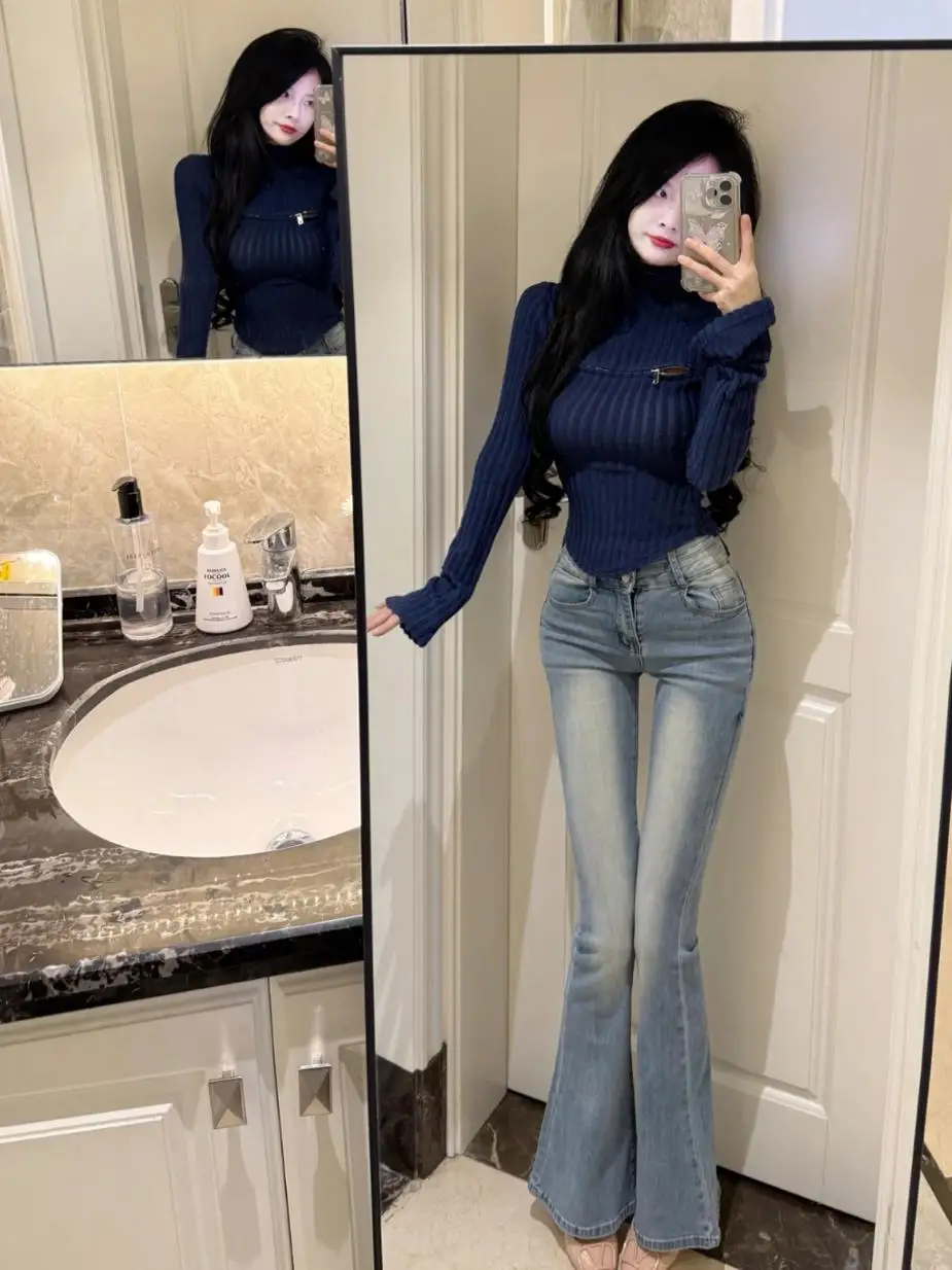 

Джинсы-клеш с высокой талией для женщин, весна-осень, из хлопкового стрейч-денима, синего цвета, визуально удлиняющие ноги и подчеркивающие бедра.