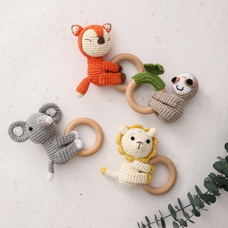 1Pc Wooden Baby Teether Crochet Beech Hoop Animal Rattle Toy BPA Free Ring Baby Mobile Gym Newborn Stroller Educational Toy Gift