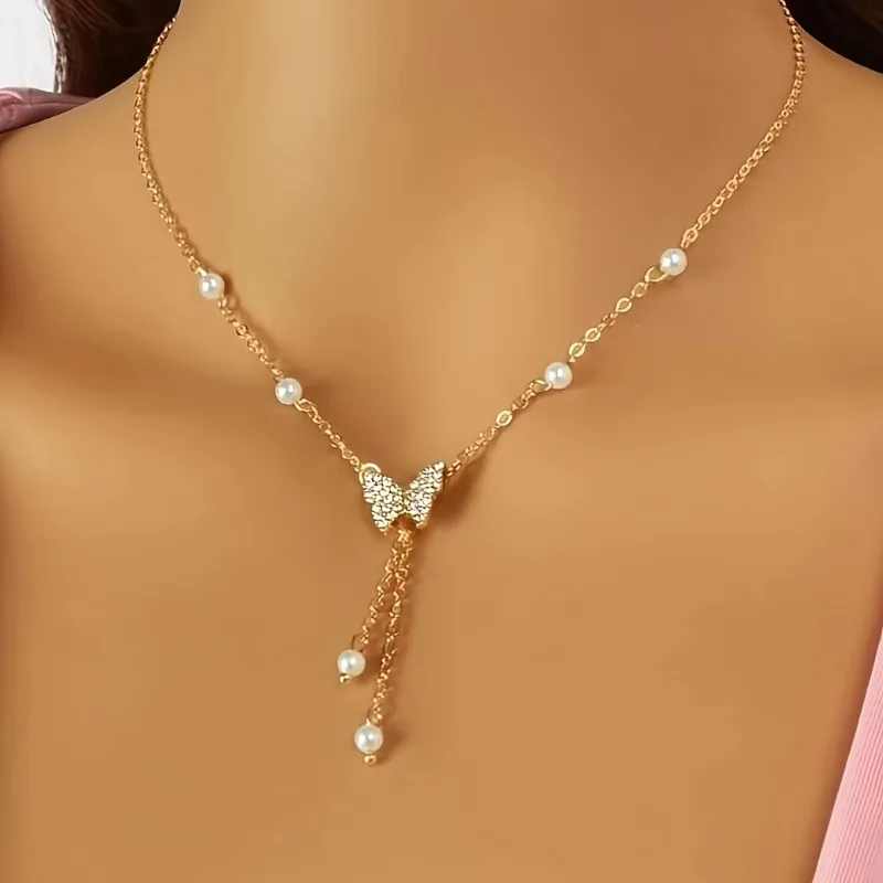 Fashionable and Versatile, Personalized Women's Butterfly Pearl Chain, European and American Collarbone Chain Jewelry